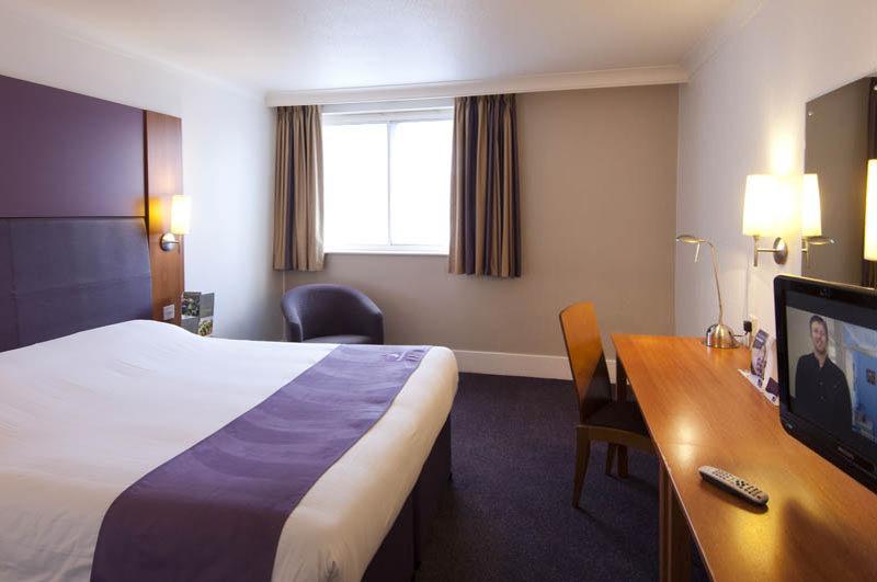 Premier Inn Carrickfergus Bagian luar foto