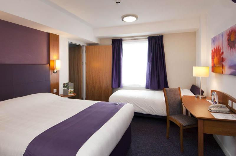 Premier Inn Carrickfergus Bagian luar foto